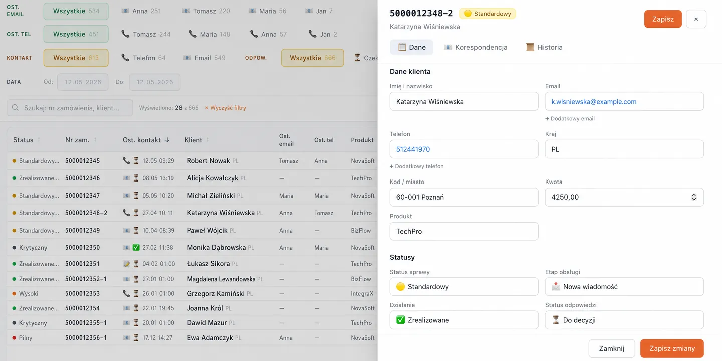CRM — datos del cliente y estados en el panel lateral